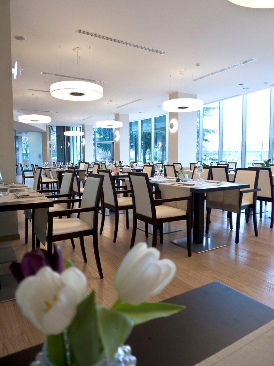 Best Western Plus The Hub Hotel Milano Restaurant foto